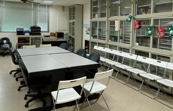 Location: Room B0819, Room B0821, Building B, Medical College Area_Responsible person: Professor Hueisch-Jy Ding
